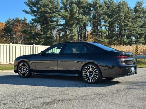 2025 BMW 740 i xDrive