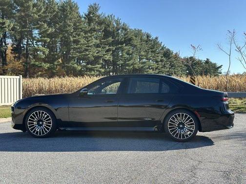 2025 BMW 740 i xDrive