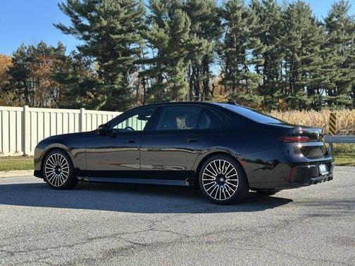 2025 BMW 740 i xDrive