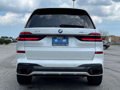 Mineral White Metallic 2025 BMW X7 xDrive40i