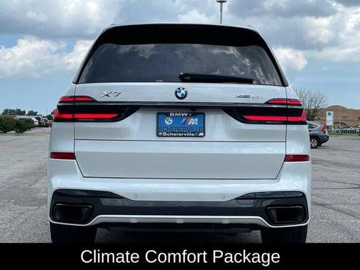 Mineral White Metallic 2025 BMW X7 xDrive40i