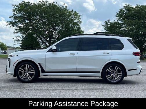 Mineral White Metallic 2025 BMW X7 xDrive40i