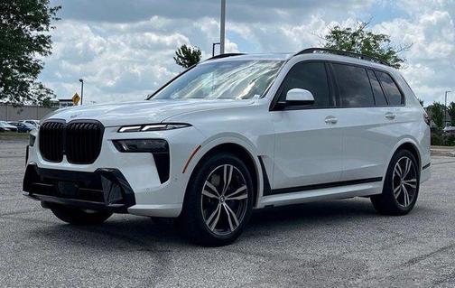 Mineral White Metallic 2025 BMW X7 xDrive40i