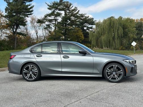 2023 BMW 330 i xDrive