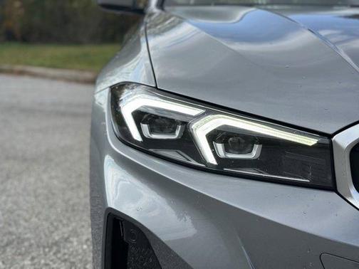 2023 BMW 330 i xDrive