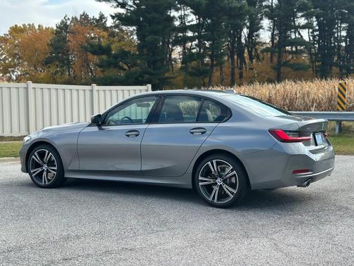 2023 BMW 330 i xDrive