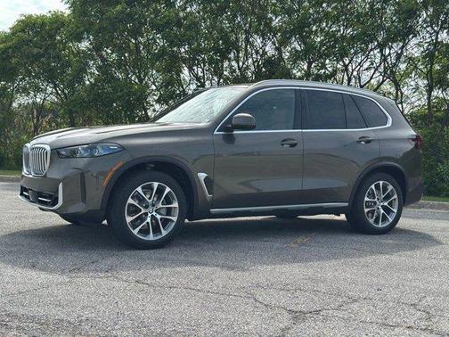 Manhattan Green Metallic 2026 BMW X5 xDrive40i