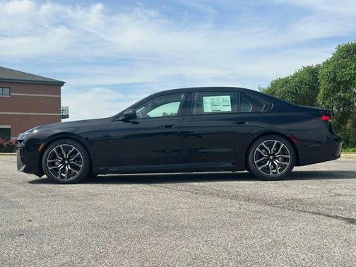 Black Sapphire Metallic 2026 BMW 750e xDrive