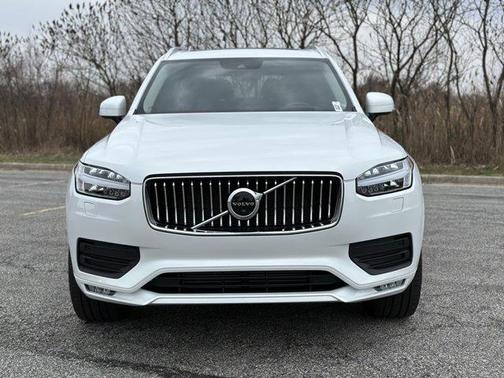 2022 Volvo XC90 T6 Momentum 7 Passenger