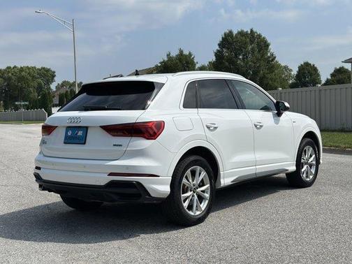 2022 Audi Q3 45 S line Premium