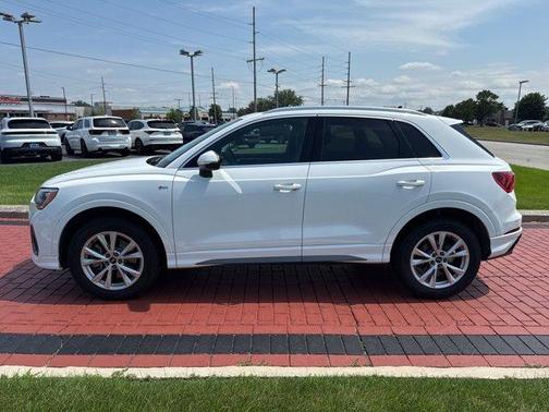 2022 Audi Q3 45 S line Premium