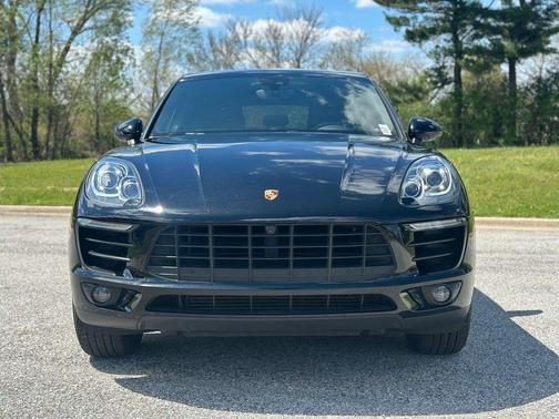 Black 2018 Porsche Macan