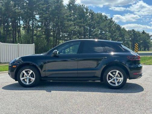 Black 2018 Porsche Macan