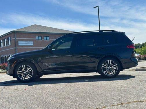 Black Sapphire Metallic 2027 BMW X7 xDrive40i