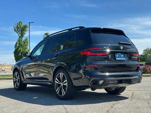 Black Sapphire Metallic 2027 BMW X7 xDrive40i