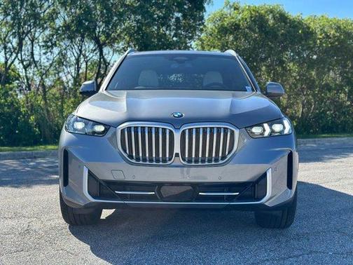 Gray Metallic 2026 BMW X5 xDrive40i