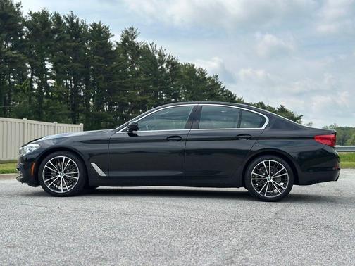 Black Sapphire Metallic 2019 BMW 530 i xDrive