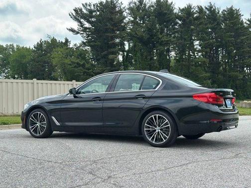 Black Sapphire Metallic 2019 BMW 530 i xDrive