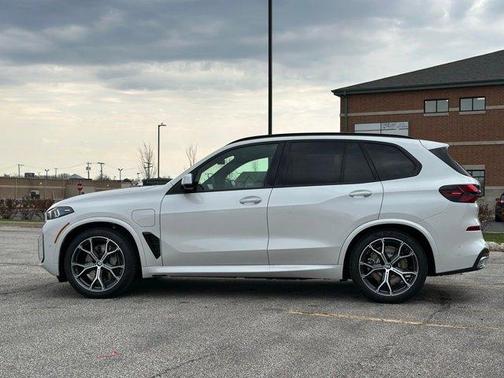 Mineral White Metallic 2026 BMW X5 PHEV xDrive50e
