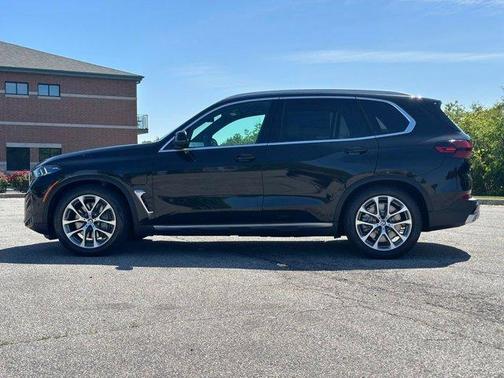 Black Sapphire Metallic 2026 BMW X5 PHEV xDrive50e