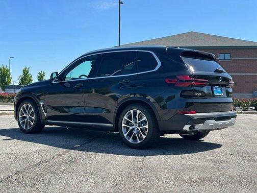 Black Sapphire Metallic 2026 BMW X5 PHEV xDrive50e