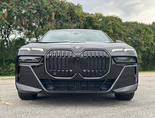 Black Sapphire Metallic 2026 BMW 740 i xDrive