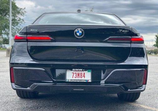 Black Sapphire Metallic 2026 BMW 740 i xDrive