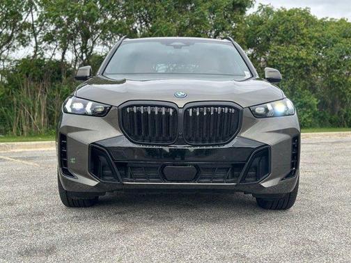 Manhattan Green Metallic 2026 BMW X5 PHEV xDrive50e