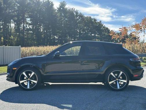 2025 Porsche Macan Base