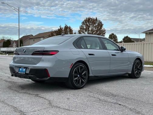 2023 BMW 740 i