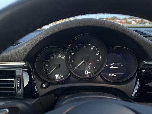 2025 Porsche Macan