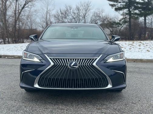 2021 Lexus ES 300h Luxury