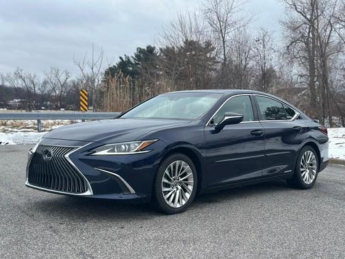 2021 Lexus ES 300h Luxury