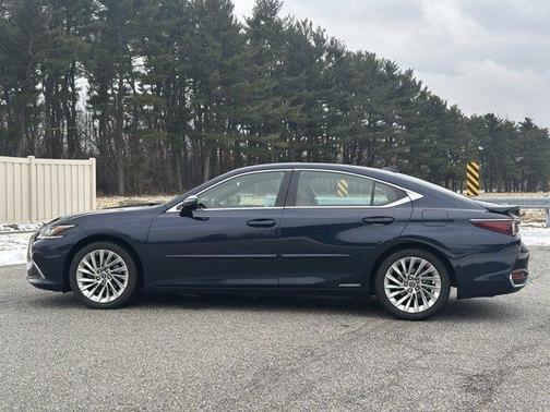 2021 Lexus ES 300h Luxury