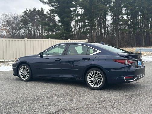 2021 Lexus ES 300h Luxury