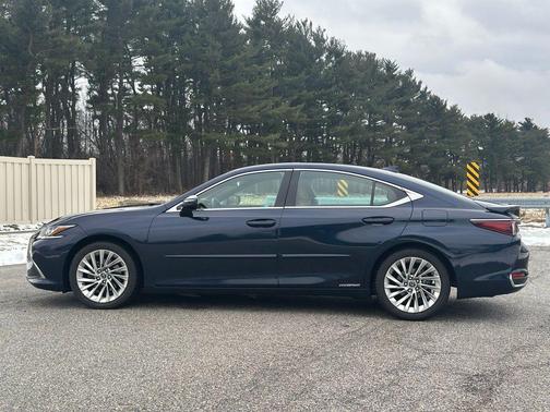 2021 Lexus ES 300h Luxury