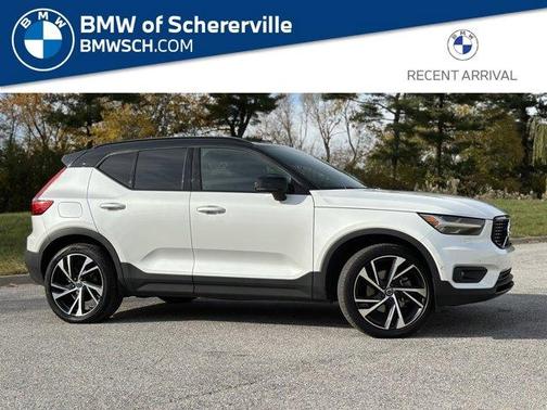 2022 Volvo XC40 T5 R-Design