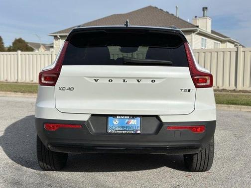 2022 Volvo XC40 T5 R-Design