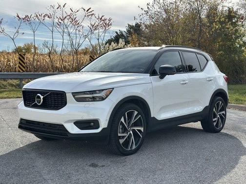 2022 Volvo XC40 T5 R-Design