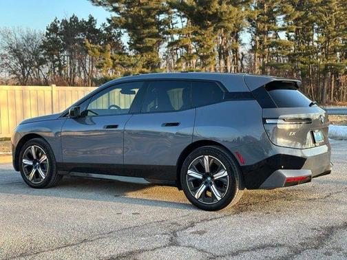 2025 BMW iX xDrive50