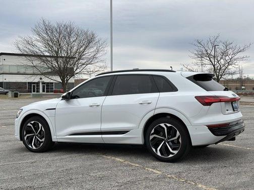2024 Audi Q8 e-tron Premium