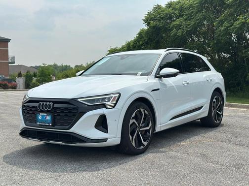 2024 Audi Q8 e-tron Premium