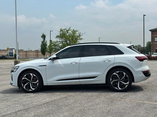 2024 Audi Q8 e-tron Premium