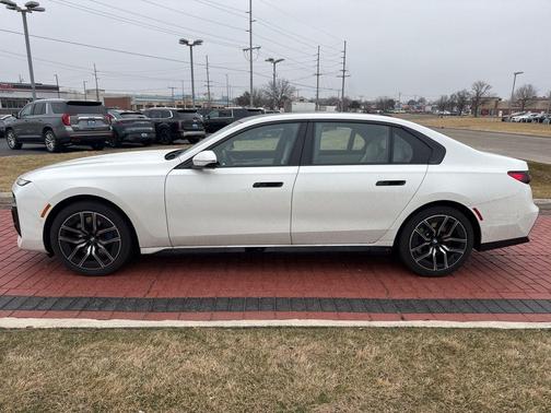 2025 BMW 740 i xDrive