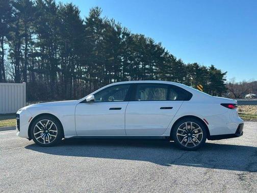 2025 BMW 740 i xDrive