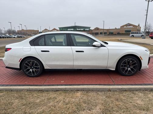 2025 BMW 740 i xDrive