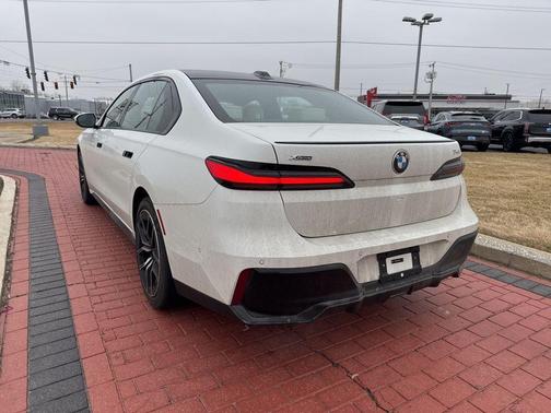 2025 BMW 740 i xDrive