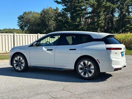 2026 BMW iX xDrive45