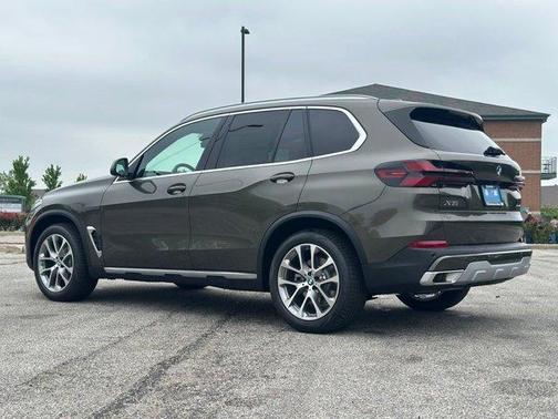 Manhattan Green Metallic 2026 BMW X5 xDrive40i