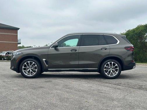 Manhattan Green Metallic 2026 BMW X5 xDrive40i